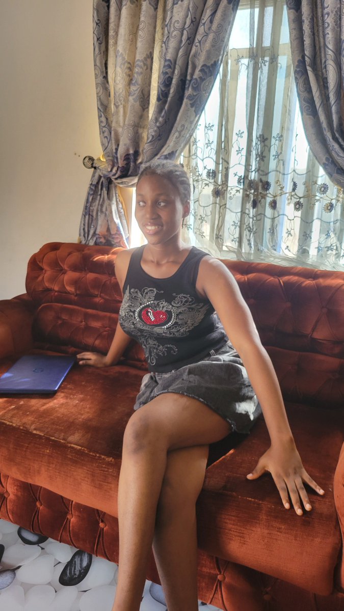 she'salmondlaura🌹 tweet media