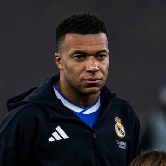 (fan) Trunks tweet media