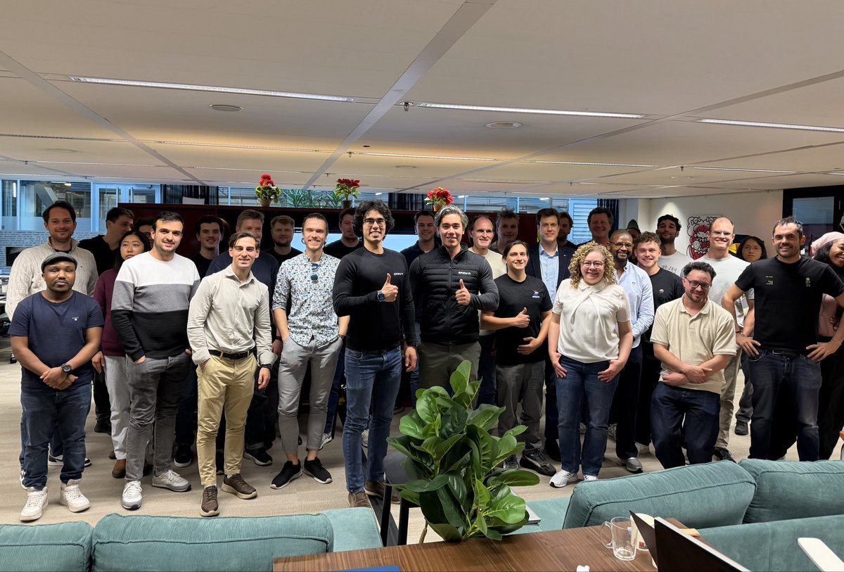 EasyA 🤳📱 tweet media