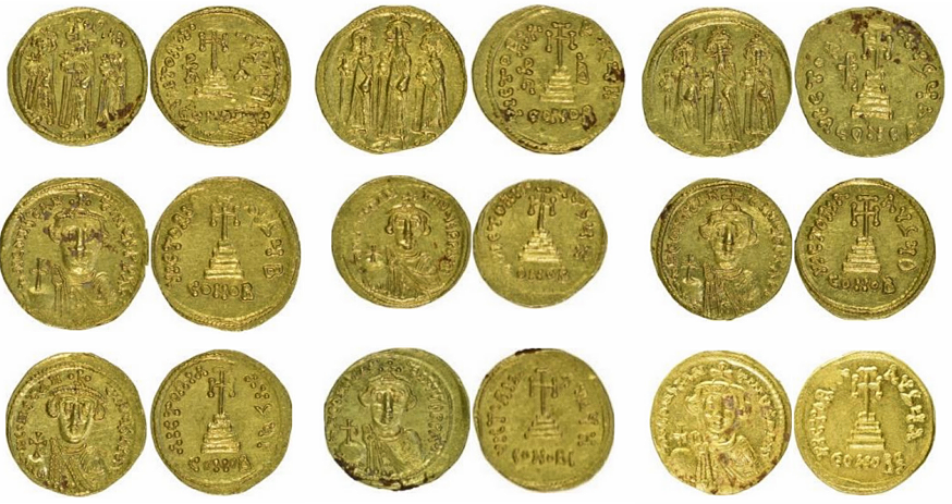 _Treasure_Kings's tweet image. 7th-century Byzantine #gold hoard just revealed!
  Solidi of emperors Phocas, Heraclius and Constans II - buried during the empire’s chaotic wars with Persia.
  Now on display in Sivas Museum, Turkey. 
Absolute time capsule of turbulent times.
#metaldetecting #history