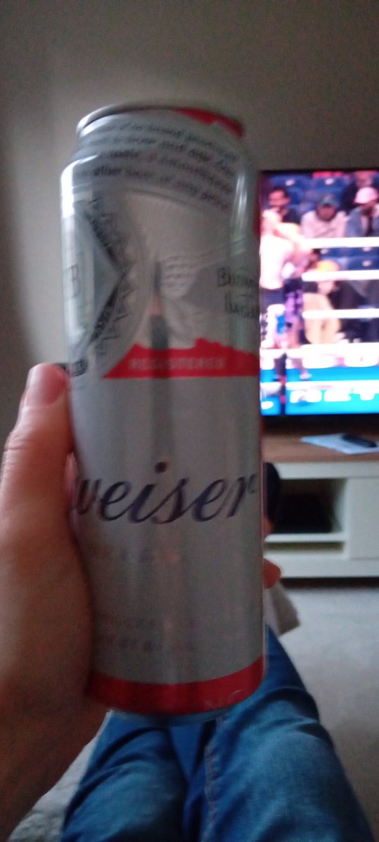 colledge's tweet photo. Gonna be a canny night. Cheers 🍺😎👍🥊 https://t.co/Ok4TvwrXgA