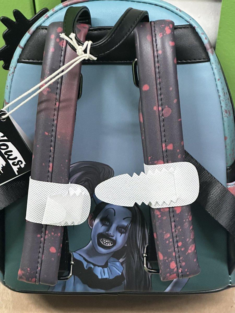 poplord169's tweet image. 🔊Art The Clown Terrifier Glow Backpack 🎒 

🚨Brand New W Tags 🏷️ Free Shipping 🚨

💰90$ Free Shipping 

♻️Reposts Appreciated 🤝

#arttheclown #terrifier #loungefly #backpacks