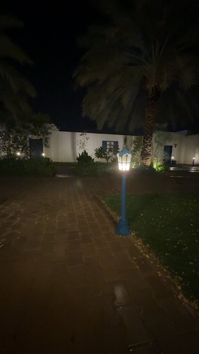 iimod5's tweet photo. "إذا سرى البرق في أكنافِ أرضِهُم
أقول من فرطِ شوقي ليتني مطرُ" https://t.co/09MK9UORPw