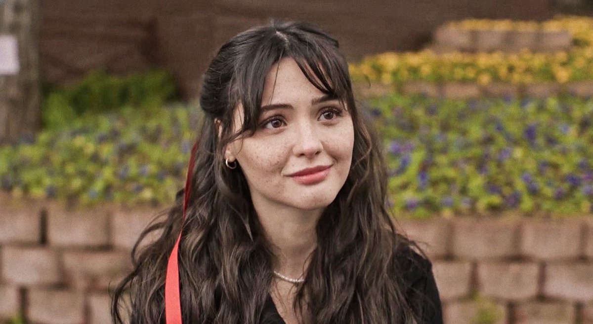 l_lu93's tweet photo. she’s so pretty. https://t.co/AxJb0yTzmg