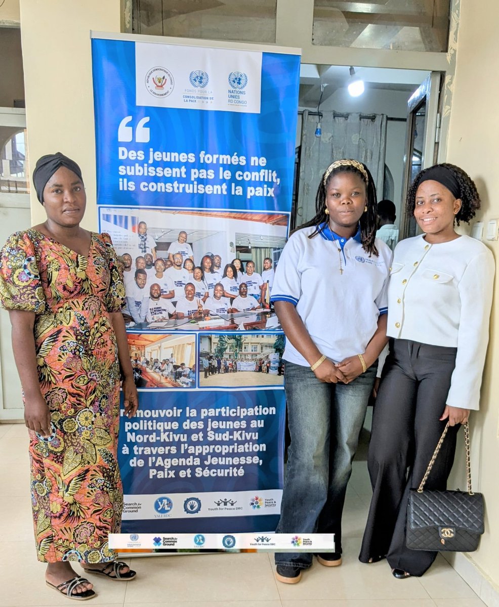 peace_drc's tweet photo. Bukavu : 11 organisations s'unissent contre les VBG en milieu scolaire

Faire de l'école un sanctuaire de paix et de respect : c’est l’ambition portée par le Groupe Thématique Protection de la Coalition provinciale jeunesse, paix et sécurité (CJPS SUD-KIVU) lors de sa dernière assise.

Ce vendredi 10 avril, les locaux de @peace_drc ont servi de cadre à une réunion stratégique majeure. Face à la persistance des défis liés à la protection de l'enfant et de la femme, la réponse collective a été le mot d'ordre.

Une synergie d'action inédite

À l’issue des échanges, 11 organisations de la société civile ont scellé un partenariat solidaire. L’objectif ? Lancer une initiative commune de sensibilisation sur les Violences Basées sur le Genre (VBG), ciblant spécifiquement le milieu scolaire.

Parce que l'éducation ne se limite pas aux manuels, ces organisations s'engagent à déconstruire les tabous et à outiller les élèves face aux abus.

9 écoles, 3 communes, 1 seul combat

L’intervention ne laissera aucune zone de la ville de Bukavu de côté. Le déploiement se fera selon une cartographie rigoureuse pour toucher le cœur de notre jeunesse :
- Commune d’Ibanda : 3 écoles pilotes.
- Commune de Kadutu : 3 écoles pilotes.
- Commune de Bagira : 3 écoles pilotes.

Au total, ce sont 9 établissements scolaires qui vibreront au rythme de cette campagne de changement social.

La parole comme outil de transformation

Loin des discours théoriques, cette sensibilisation prendra la forme de conférences interactives. Ces espaces de dialogue permettront aux élèves :
- D’identifier les différentes formes de VBG.
- De connaître les mécanismes de dénonciation et de prise en charge.
- De devenir, à leur tour, des ambassadeurs du respect et de l'égalité.

"Le silence est l'allié de l'oppresseur, la parole est l'arme de la victime." 

En investissant les écoles, le Groupe Thématique Protection choisit de briser les chaînes dès la racine.

Restez connectés sur nos plateformes pour suivre le calendrier de ces interventions et découvrir les visages de ceux qui s'engagent pour un Bukavu sans violences.

@UNICEFDRC
@ONUFemmesRDC
#YouthForPeace #Bukavu #ProtectionEnfant #StopVBG #Éducation #SudKivu #EngagementCitoyen #RDC