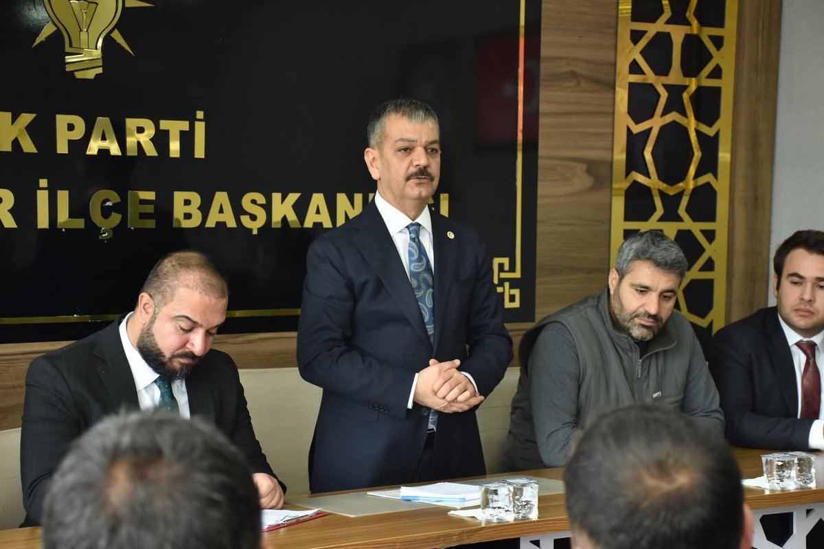 ridvankoc23's tweet photo. 📍AK Parti Kovancılar İlçe Başkanlığı

Milletvekilimiz Sayın.Erol Keleş Öncülüğünde, Yönetim Kurulumuz ile birlikte "Merkez Mahalle" başkanlarımızla bir araya gelerek istişarelerde bulunduk.

Ardından muhtarlarımız ve vatandaşlarımızla da bir araya gelerek talep ve görüşlerini dinledik.

Teşkilatımızın sahadaki gücünü ve birlik ruhunu pekiştiren bu buluşmada emeği geçen tüm teşkilat mensuplarımıza teşekkür ediyorum.

@CengizDMRKY47 
@erolkeles23 
@isselmanoglu23