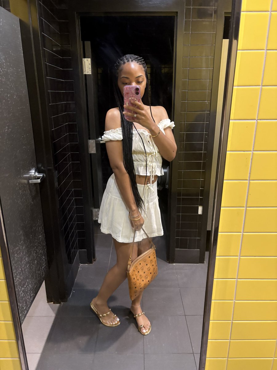 CHIC DÉBONAIR ♛ tweet media