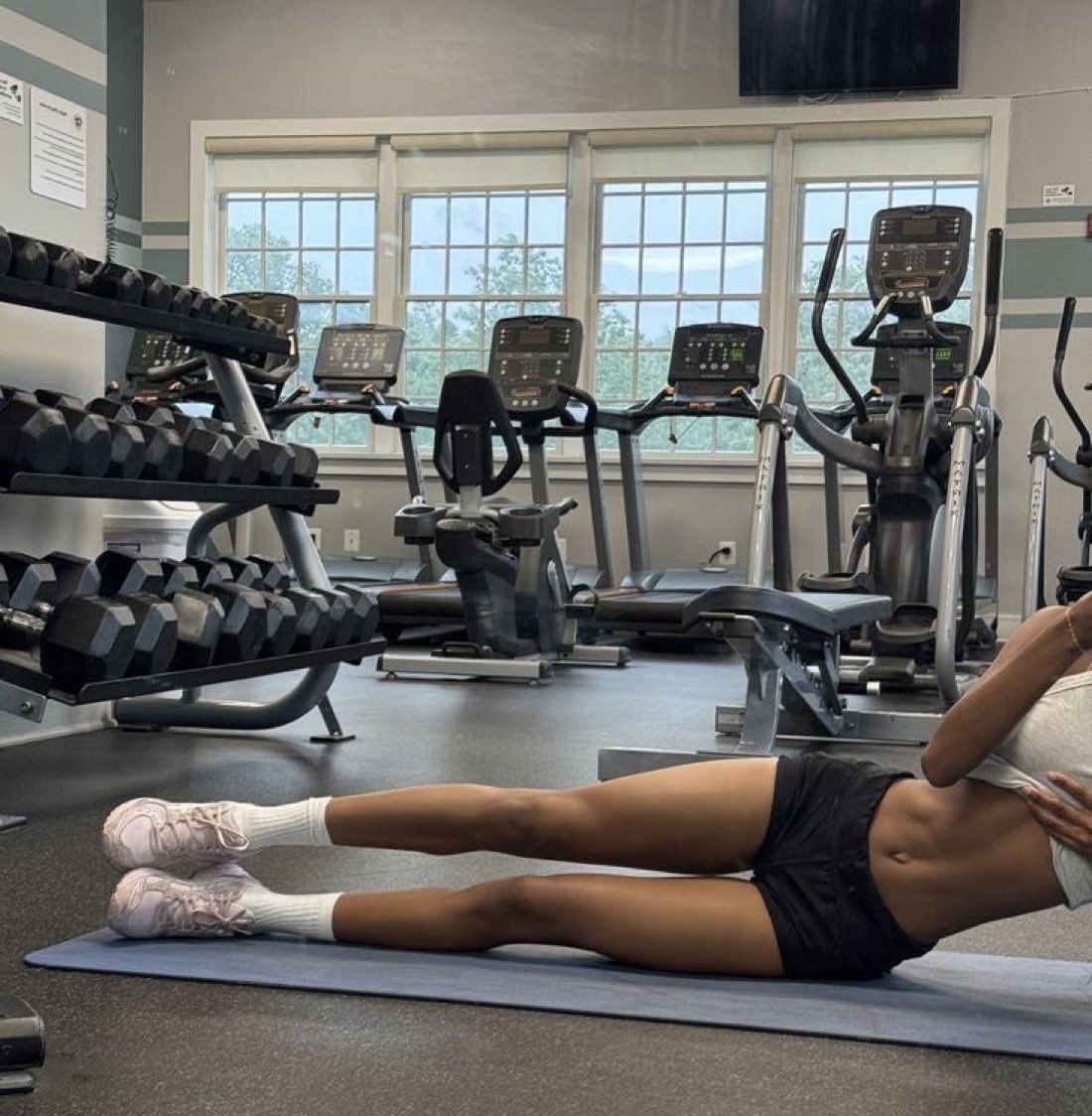 sugarcls's tweet photo. Ahhhhh I really need to go back to gym 6 days a week https://t.co/oEL7mVY8QW