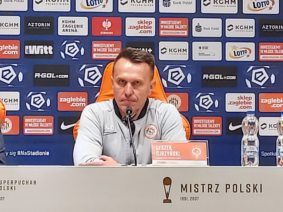 bugajski_karol's tweet photo. Trener Leszek Ojrzyński: Utrzymanie matematycznie już mamy. 10 punktów przewagi nad Radomiakiem to znacząca zaliczka. Nie ma jednak mowy o żadnym samozadowoleniu i taryfie ulgowej. Będziemy szarpać się o jak najwyższe miejsce na koniec sezonu #ZAGRAD https://t.co/DLdAF8ZQ3g