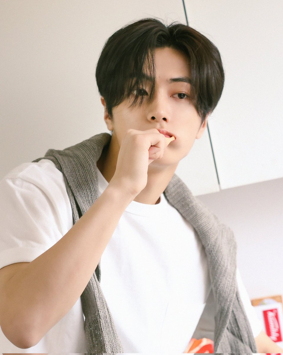 윤트리 tweet media