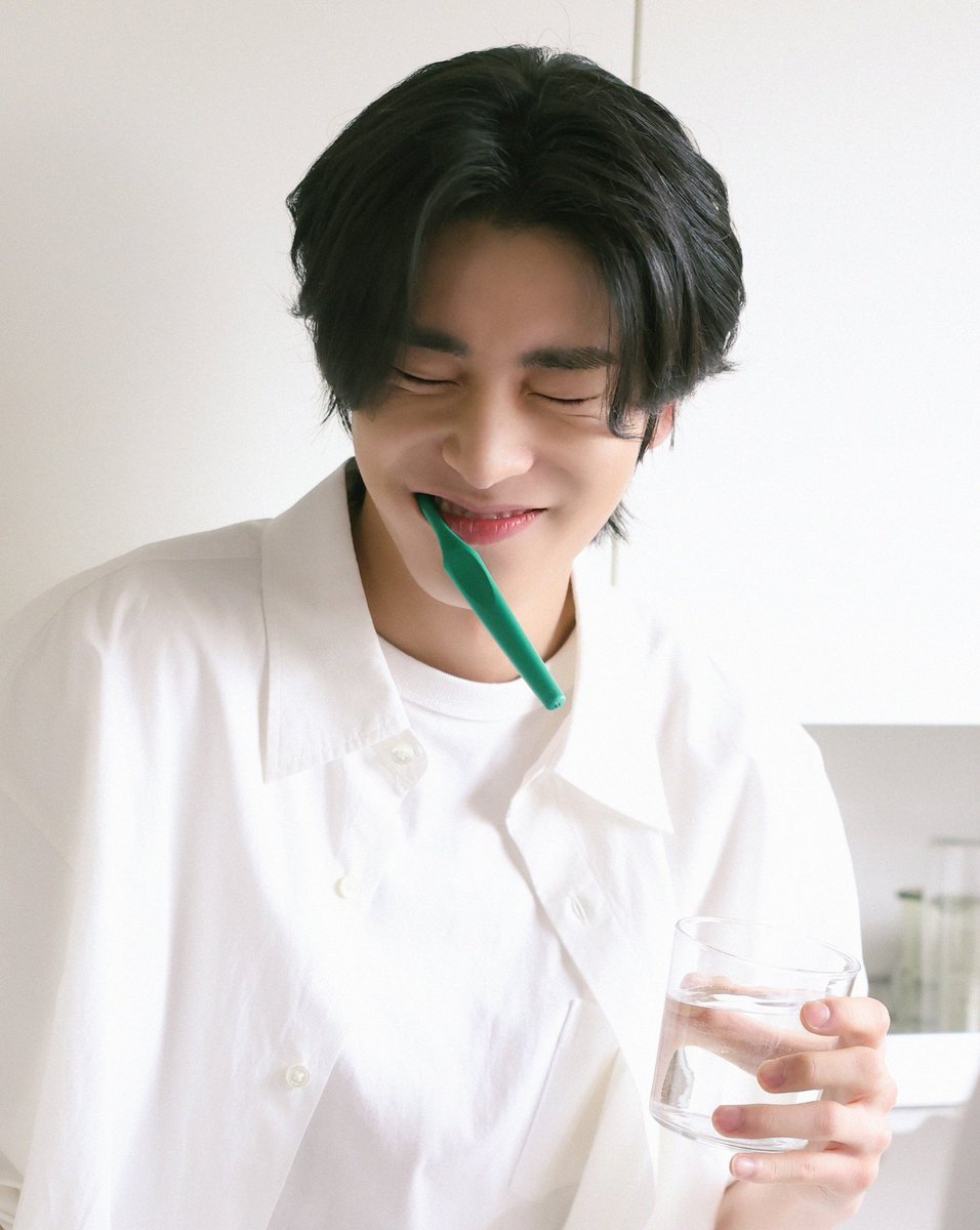 윤트리 tweet media