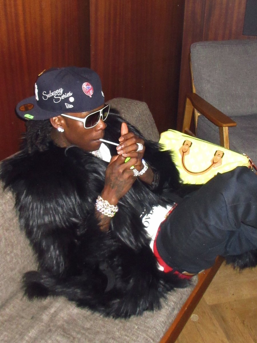 naaza🖤 tweet media