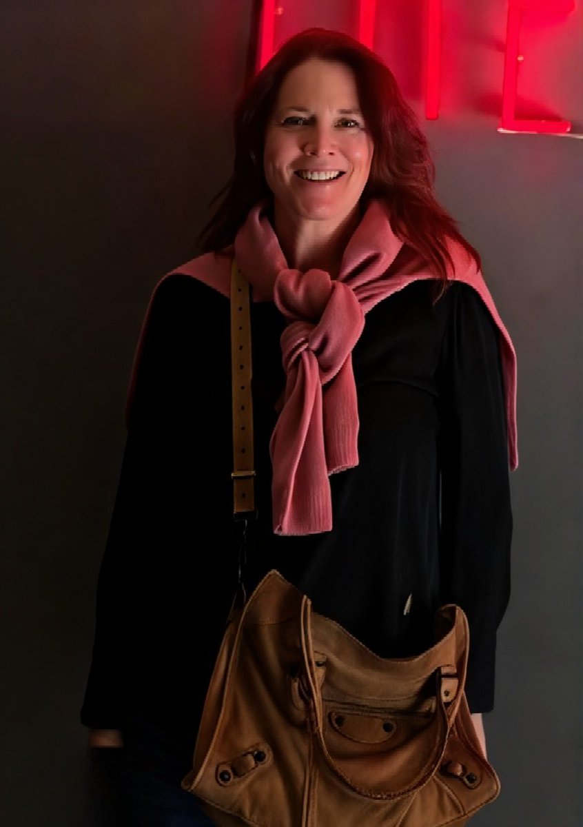sasha_stana's tweet image. Our beautiful painting Lady #Laurelholloman on Facebook