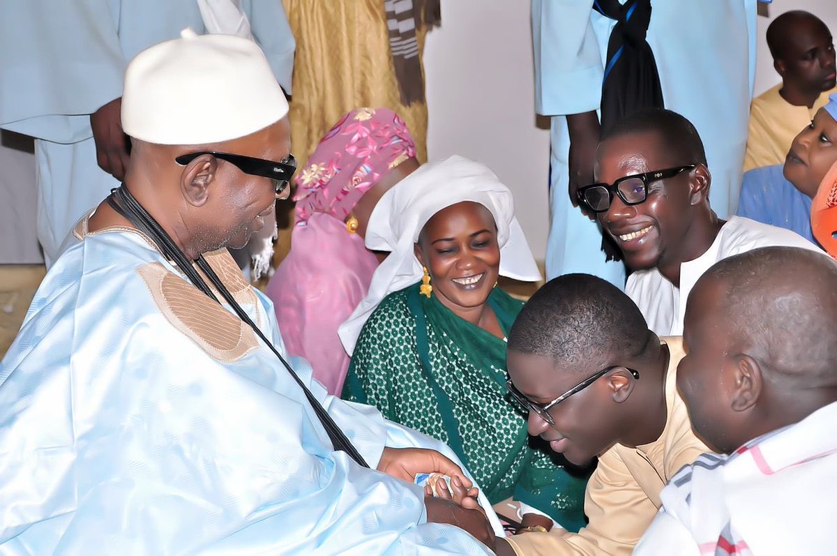 ndigeulcheikh's tweet photo. Cheikh Abdoul Ahad, mon père lui avait dédié un poème dont je garde en souvenir une partie. La voici : “Sou niit yi done wèr yay nek woow koor yaw rek ya woor ya melni Bamba. 
Na auto yi daw fi 
bagne ni Cheikh mi
kagn la fi ame li 
yallalak sa barké”. https://t.co/uz16B2rt9u
