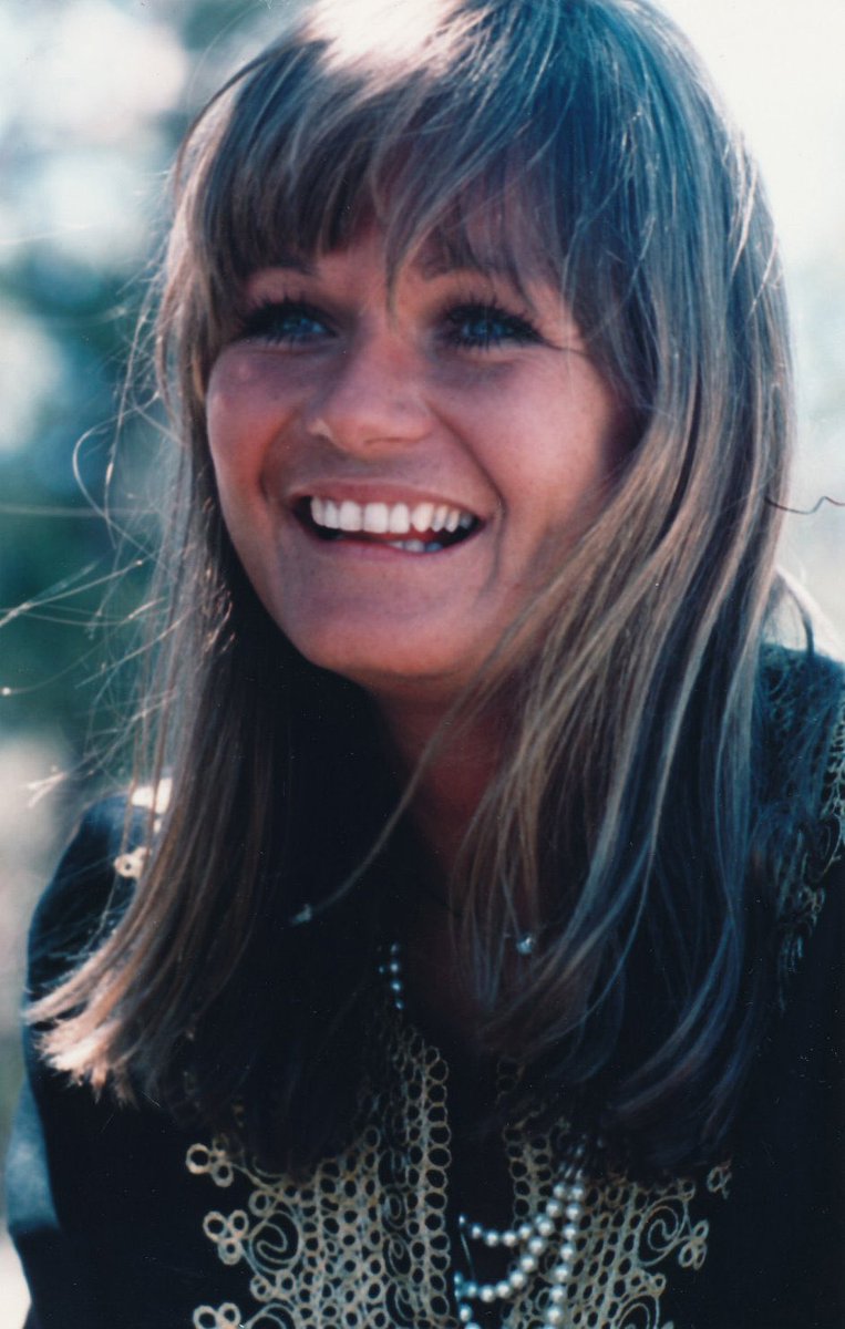 TheValPerrine's tweet image. 1977
#valerieperrine #smile