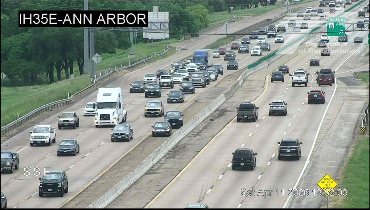 krldtraffic's tweet image. #OakCliff: NB IH-35E @ Ann Arbor Ave., a wreck in the left lane has issues from Laureland @KRLD #KRLDTraffic #1080KRLD  #trafficalert @TxDOTDallas