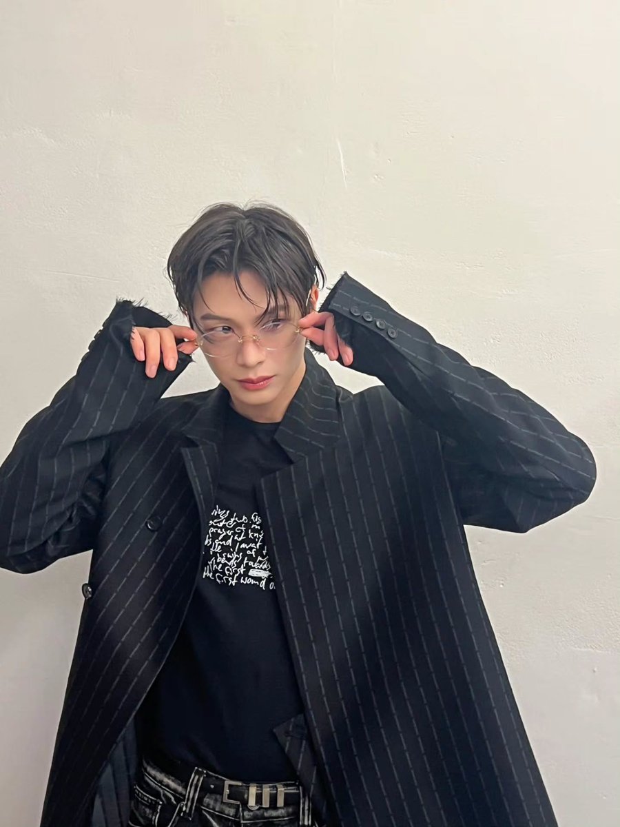 육성재 tweet media