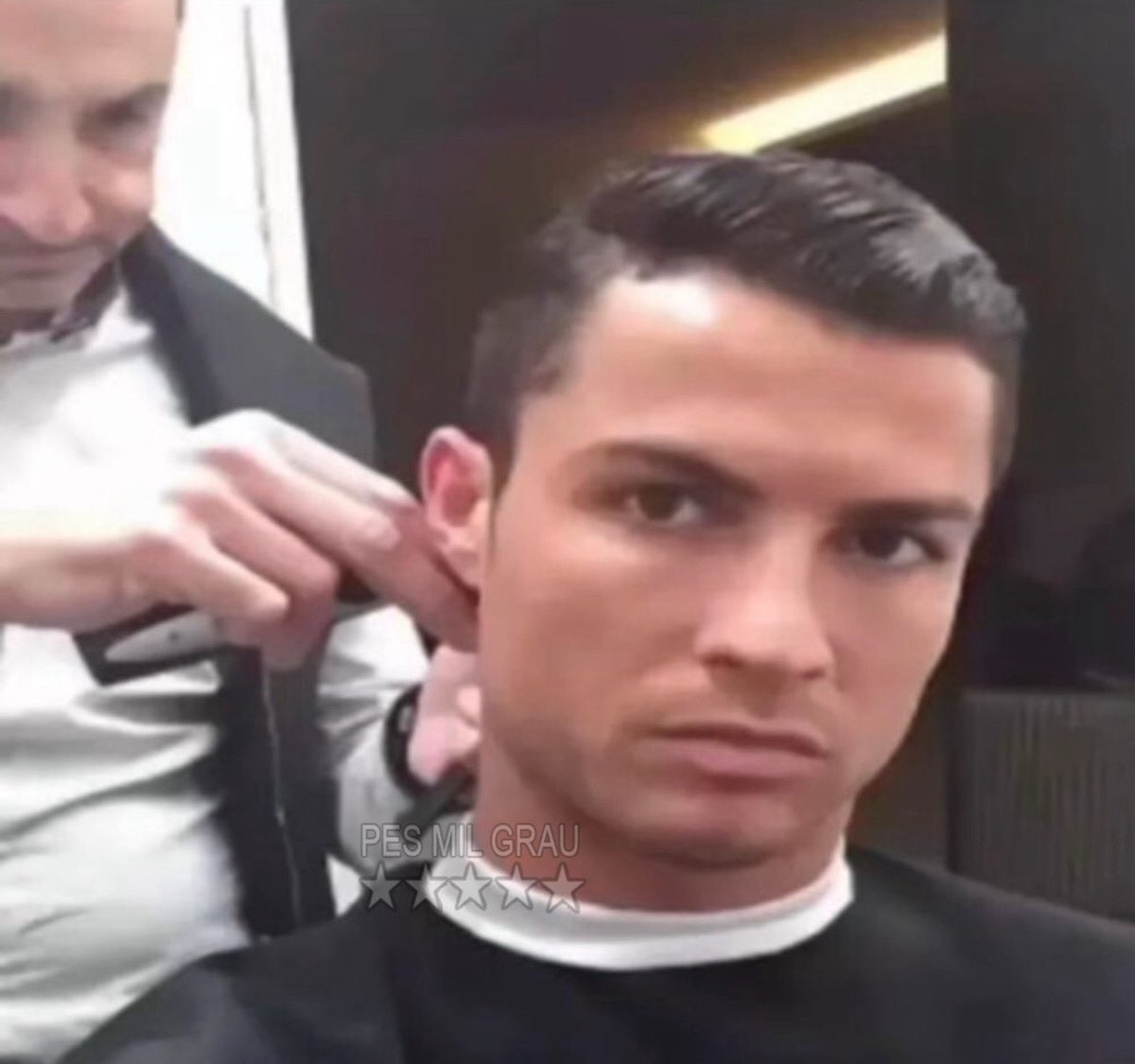 Quando vc percebe que o barbeiro tá errando o corte, mas é tarde demais pra vc fazer algo a respeito: