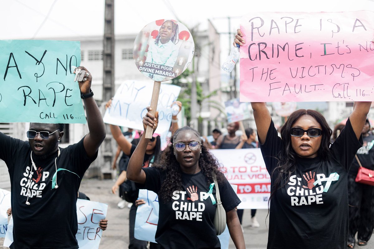 ulandaulanda's tweet photo. Today, we held a peaceful march in Limbe against child rape, and I am happy to report that it was a huge success. It was an honor to march alongside administrators such as our very own Madam Mayor, the Delegate of Limbe 2, all of the NGOs that made this event possible, and my fellow colleagues @LoicSumfor and @BlackCoCo_237 , who joined me in conveying this very important message and raising awareness in our community. 

I am more than thankful! 🙏🏽  
🚫 Stop child rape!

Thank you to the main organizers Aura Foundation Helps & Mother Hen Foundation

#StopChildRape #JusticeForDivine
Photography by : Jaymadeit