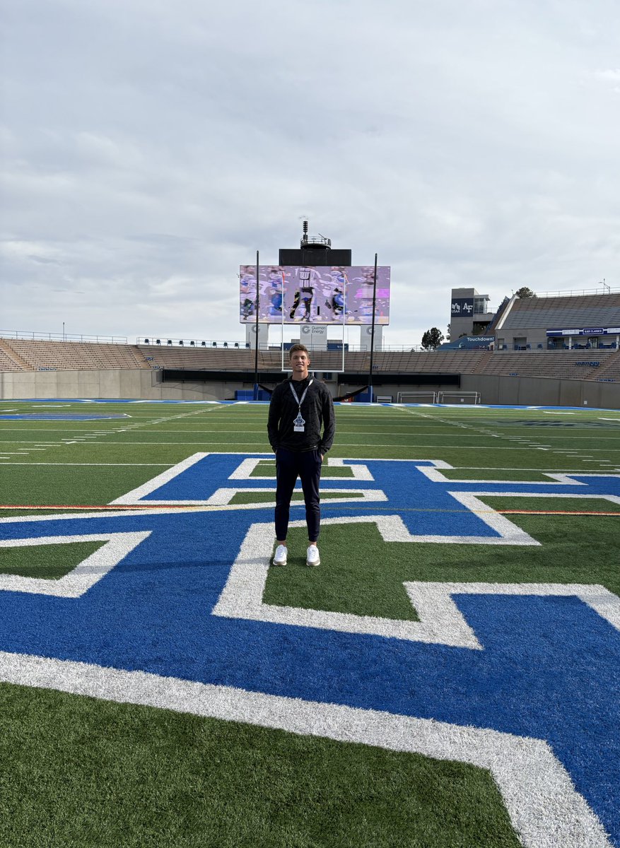 sam_canale26's tweet photo. Had an amazing visit at the Air Force Academy! Special thanks to @CoachTimHorton, @CoachStubbs, @Coach_Thiessen, @CoachTCalhoun, and all the coaching staff and players who taught me about the Bolt Brotherhood! Can’t wait to be back! 🇺🇸⚡️
#FlyFightWin
#BoltBrotherhood
@AF_Football https://t.co/TtnP6whl7I