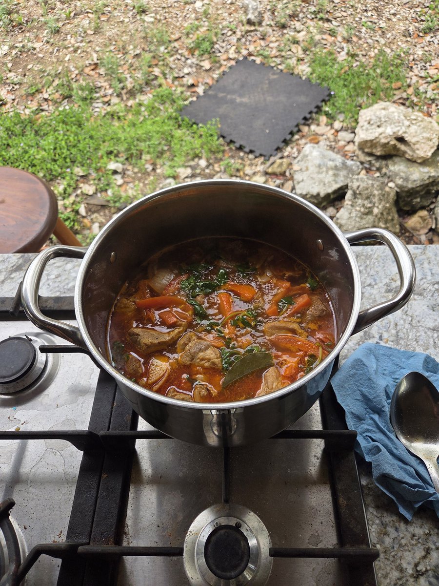 David_G60's tweet image. Good afternoon cooking pork stew and beans and Mexican rice,  yummy,  cheers everyone.