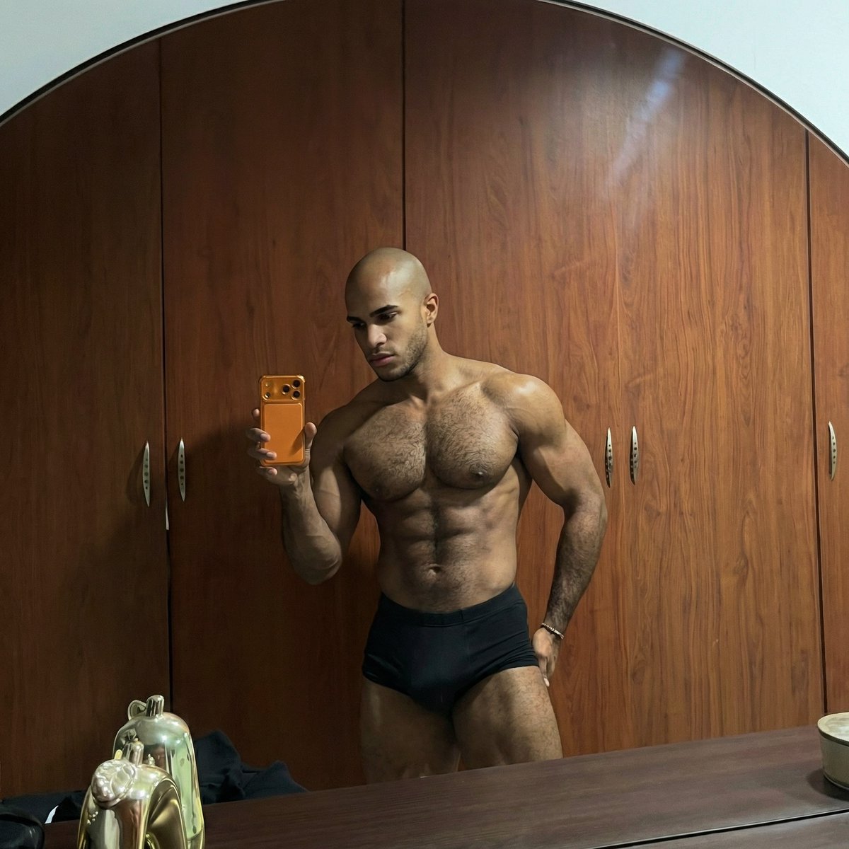 Roy R 👑 tweet media