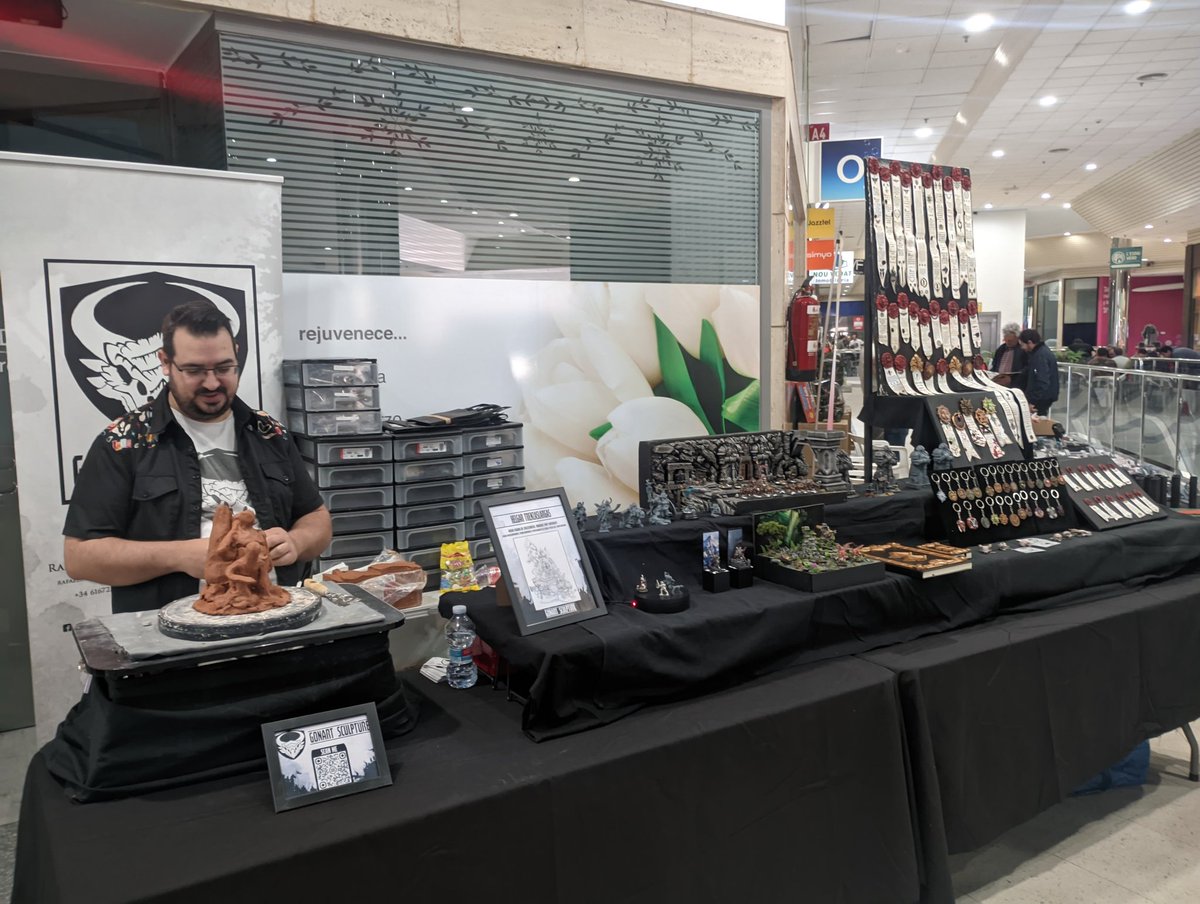 Zhuf8's tweet photo. Visita rápida al Concurso Feria de Modelismo de Torrent, muy buen ambiente, un gran día del hobby 🥰 https://t.co/rFvJwq1LfS