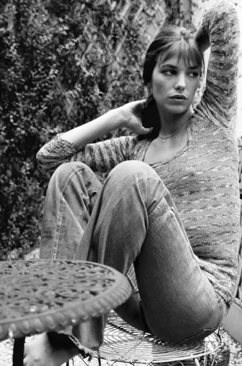 IArtioli's tweet photo. “It’s all memories now, and distance.”
(John Koethe)
Jane Birkin https://t.co/6hdoRLdoeY