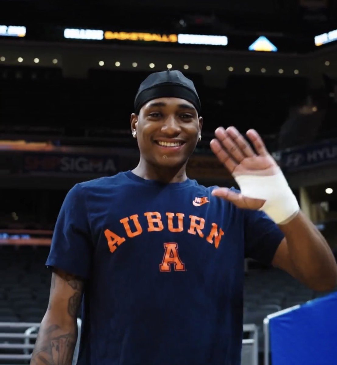 Callie🦖 tweet media