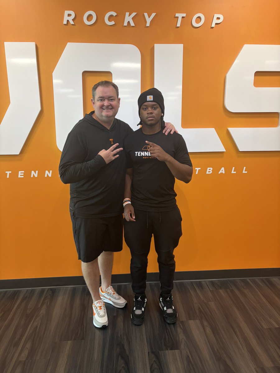 CalwiseSr1982's tweet photo. @K_hartsfield3 class of 28 Rb at Tennessee spring game @coachjoshheupel
@ChadSimmons_ @adamgorney @D1RecruitNation @SWiltfong_ @CoachSkelton06 @CalwiseSr1982 @RecruitGeorgia @CovNewsSports @bsa28_
#NEWTONBOYZ #Outworkeverybody ALL GLORY TO GOD #LLKAM #LLJB https://t.co/7sqn8Q8MO2