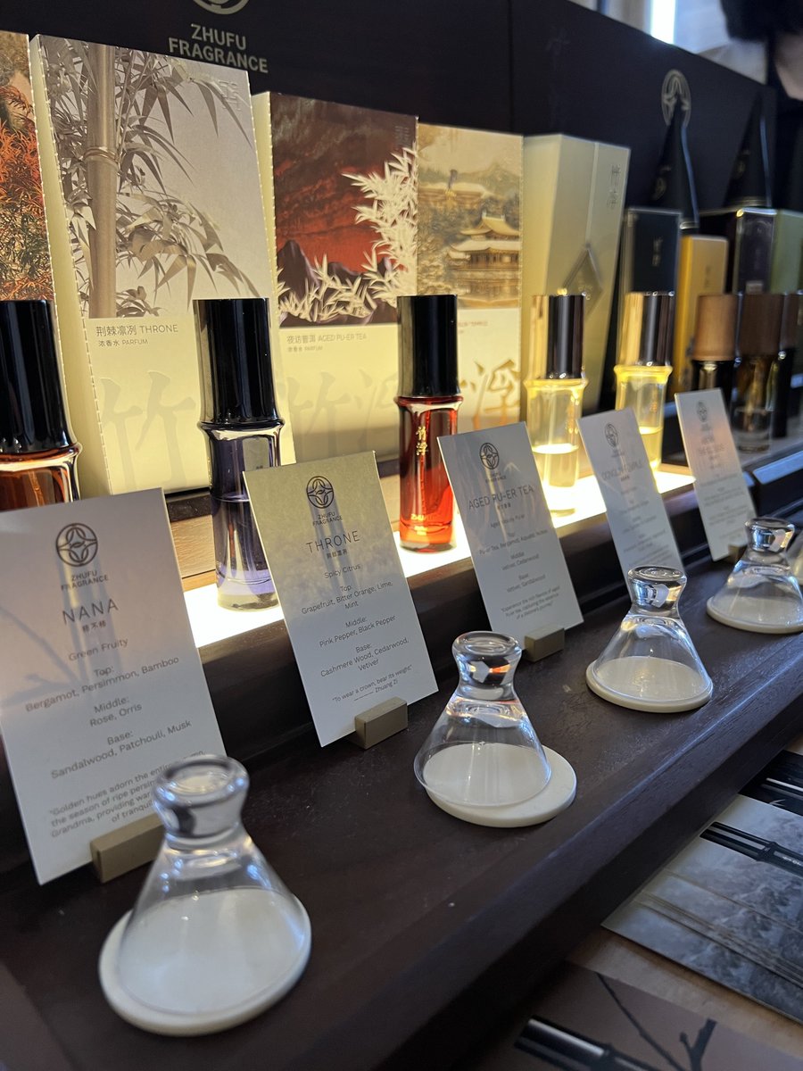 Cosmotron le parfumé tweet media