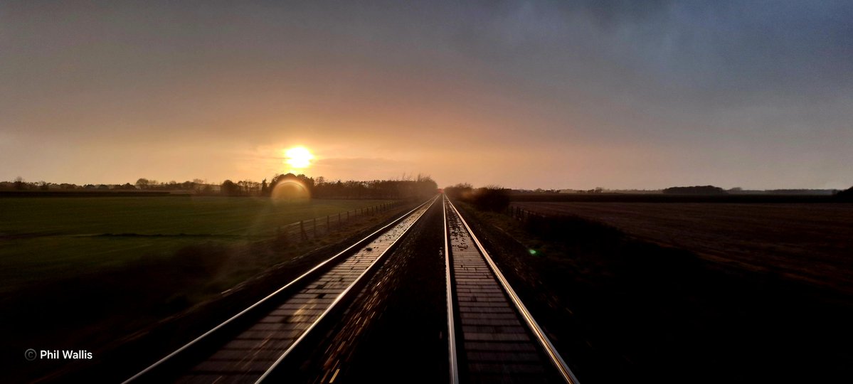 Guard_Amos's tweet image. Before the rain caught up with me. This view from the @northernassist #mobileoffice comes from looking back towards Southport as the rain clouds follow me inland