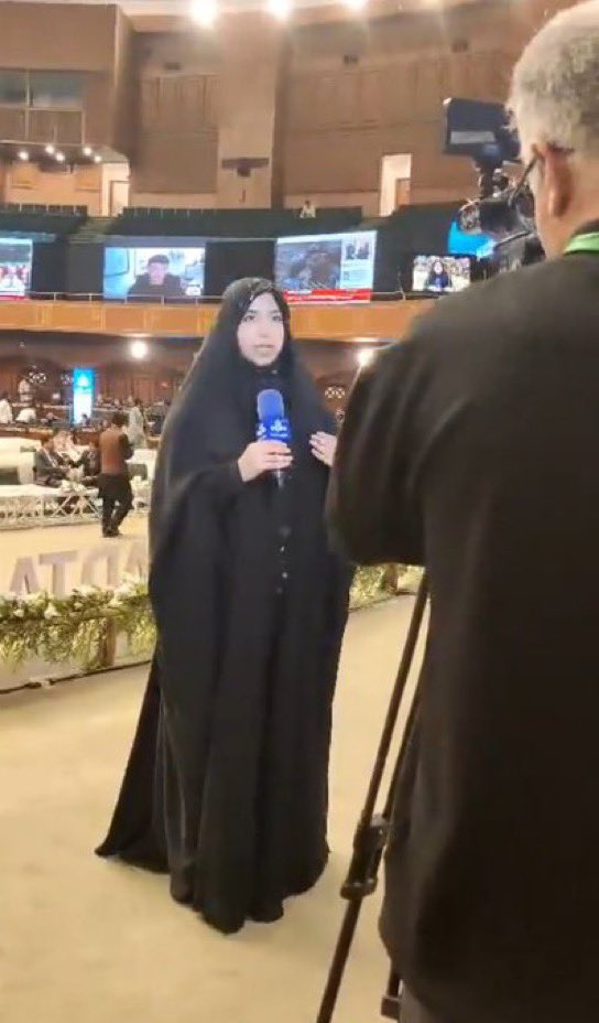 ایرانی صحافی اپنے چینل کے زریعے اپنے ملکمیں رہنے والوں کو اپڈیٹ دے رہی ہیں۔