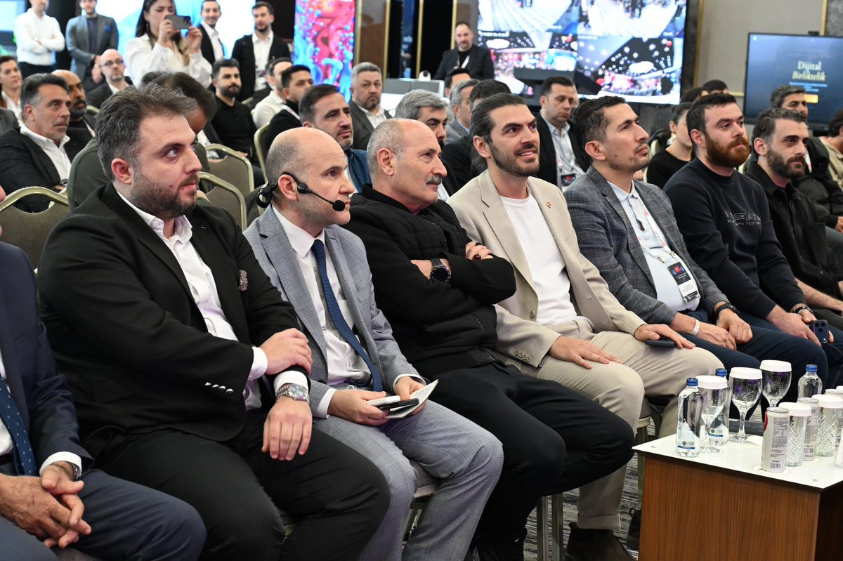 AkinZaimoglu's tweet photo. Kamu Bilişim Derneği tarafından düzenlenen, kamu kurumlarımızın dijital dönüşüm süreçlerinin, teknolojik yeniliklerin ve stratejik gelişimlerin ele alındığı 13. Kamu Bilişim Zirvesi’ne katıldık.

Alanında önemli bir buluşma noktası olan bu zirvede; geleceğin kamu yönetimine yön verecek fikirlerin, projelerin ve vizyonun paylaşılmasına tanıklık etmekten büyük memnuniyet duydum.

Zirve kapsamında “Yerli ve Millî’ye Destek Ödülü”ne layık görülmek ise benim için ayrı bir gurur ve mutluluk kaynağı oldu. Bu anlamlı ödül, bireysel bir başarıdan öte; ekip ruhunun, ortak emeğin ve güçlü bir inancın sonucudur. Bu vesileyle emeği geçen herkese gönülden teşekkür ediyorum.
Bugün geldiğimiz noktada açıkça görülmektedir ki; dijital dünyada güçlü olmanın yolu, yerli ve millî altyapılara sahip olmaktan geçmektedir. Kendi teknolojisini üreten, geliştiren ve yöneten ülkeler; yalnızca bugünün değil, geleceğin de söz sahibi olmaktadır.
Bu artık bir tercih değil, bir zorunluluktur.
9 trenini yakalama zamanı…
İster ilk vagonda olun ister son vagonda; önemli olan o trende yer almak, bu dönüşümün bir parçası olmaktır. Aksi halde ya başkalarının yön verdiği bir sistemin parçası olunacak ya da çok daha zorlu bir yolda kendi sisteminizi kurmak zorunda kalınacaktır.
Türkiye, sahip olduğu potansiyel, yetişmiş insan kaynağı ve güçlü vizyonuyla bu yarışta çok daha ileriye gidecek güce sahiptir.
Bu inançla; daha bağımsız, daha güçlü ve daha üretken bir dijital gelecek için çalışmaya devam edeceğiz. 🇹🇷

#KamuBilişimZirvesi #DijitalBirliktelik