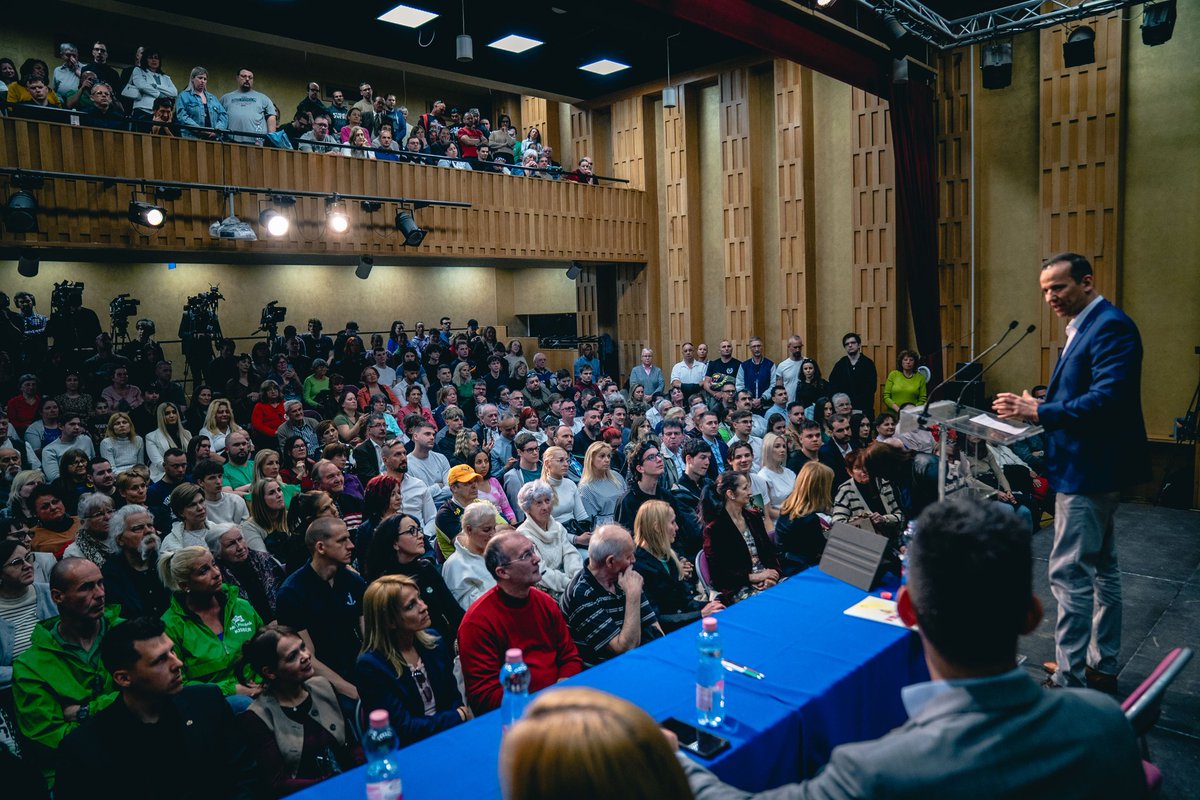 Toroczkai László tweet media