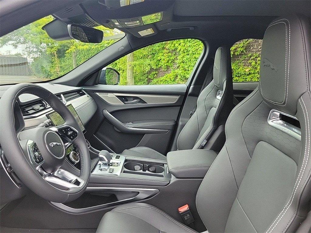 jaguarnf's tweet image. Looking for a performance SUV with true Jaguar character
This Certified 2025 JAGUAR F-PACE P250 R-Dynamic S in Santorini Black with AWD is ready in Northfield.

For more info, visit jaguarnorthfield.com/certified/Jagu…
Stock No. LJ25013
#JaguarFPACE