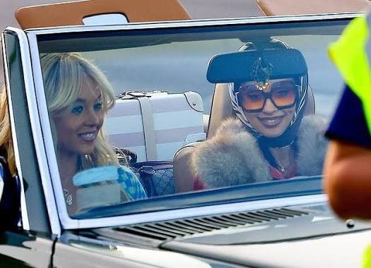 meoohhmy's tweet image. I get the feeling Nate d*es on his wedding night, and that triggers Cassie to go all in as an influencer/OF model. And these photos give off the vibe that with Nate gone, she ends up in Mexico at the strip club with Maddy.