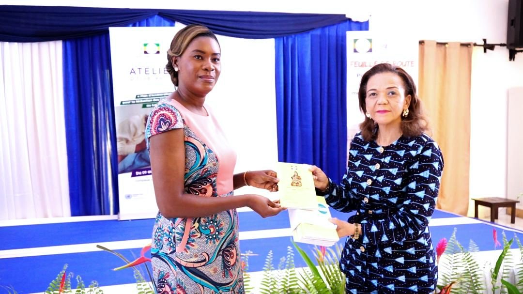 OMS_GABON's tweet image. #SantéMaternelle | La réduction des décès maternels constitue une priorité majeure pour Mme @ZitaOligui 1ère Dame du #Gabon🇬🇦, qui a reçu ce jour le plan de réduction élaboré à cet effet.
«La mise en œuvre de ce plan bénéficiera d'un appui fort de l'OMS» @DrCrespin Rep @OMS_GABON