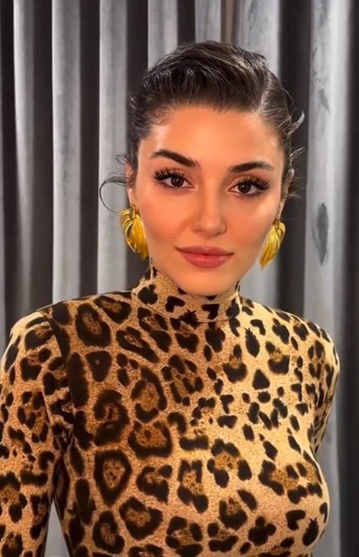 sara_sestini's tweet image. abbiamo scoperto che la nostra Dea bellissima a volte ha mal di testa anche lei 😍🫠 #HandeErçel