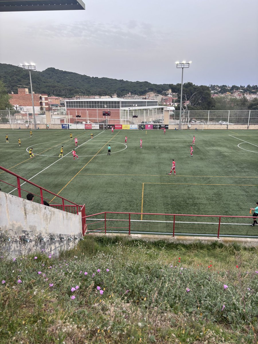 _alexvaliente's tweet photo. Avui, donant suport als nostres! Al final un empat del 1r equip masculí del @CFOlimpic en un partit que els de #laGarriga mereixien més! 

Ànims i a seguir lluitant! 

#GoReds https://t.co/sTy5vh1RYm
