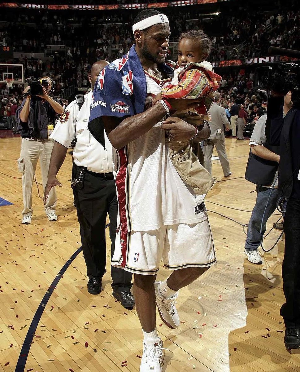 LeBron Media tweet media