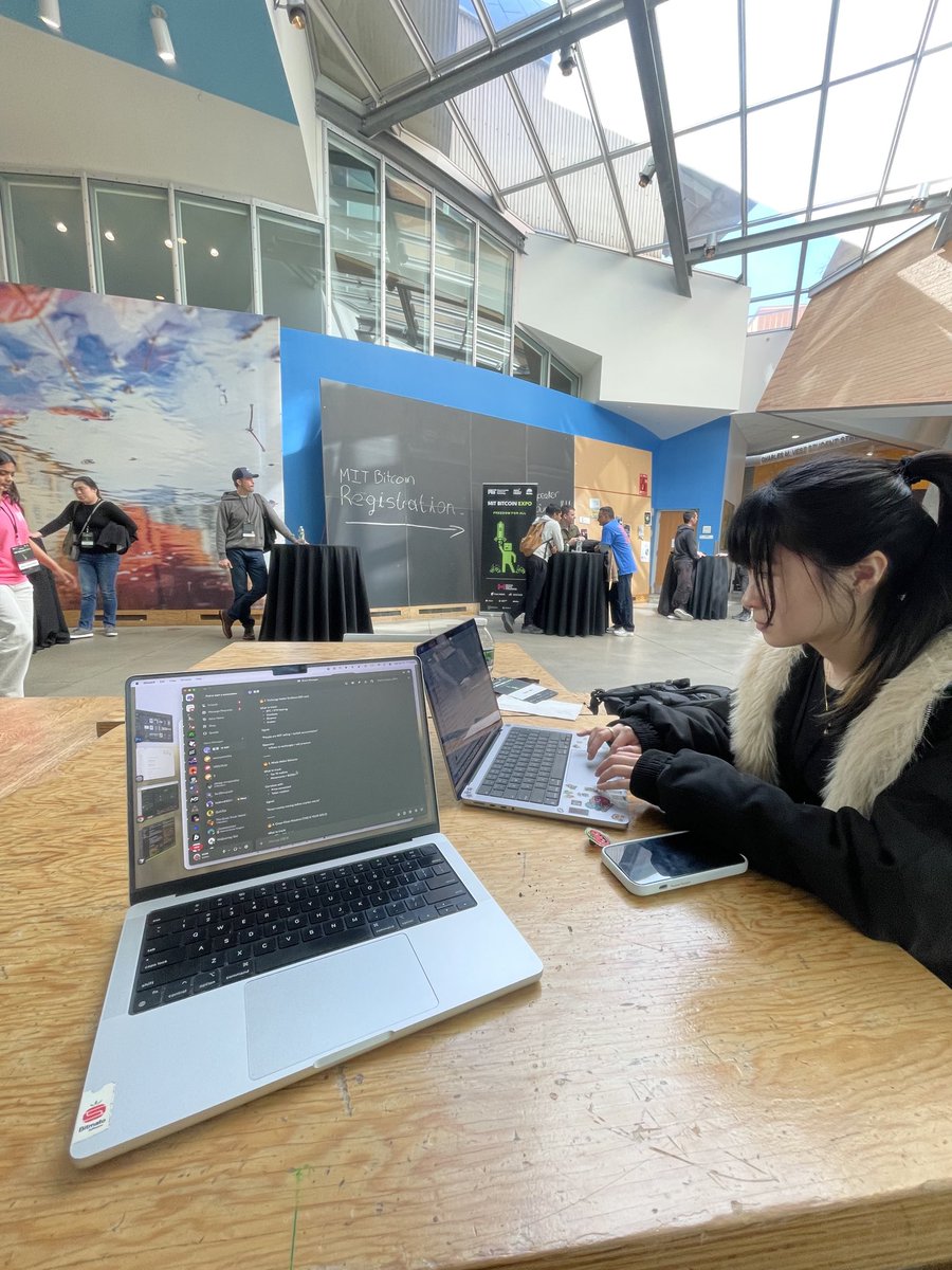 PrintPainter's tweet photo. We’re hacking!  Under 12 hours Togo  #mitbitcoinclub  #bitcoin https://t.co/9gapoYgZsk