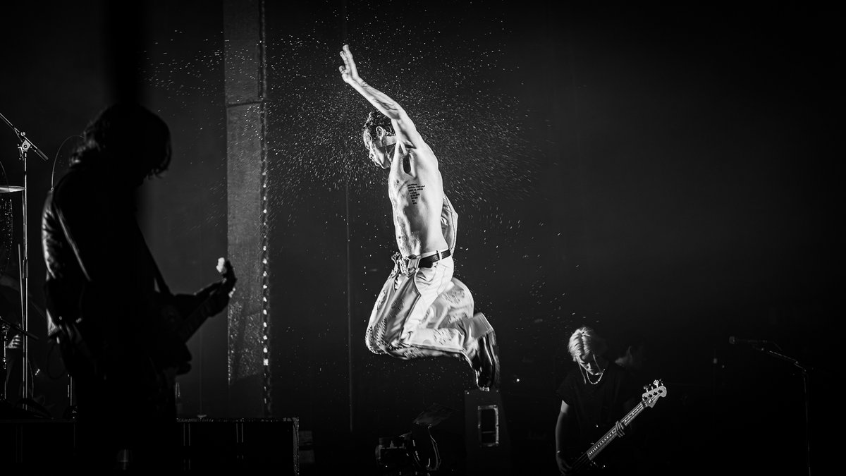 Incredible 🖤 Wishing <a href="/yungblud/">YUNGBLUD</a> and his crew the best with the rest of his tour 🤘 

📸 @ambgyphotography