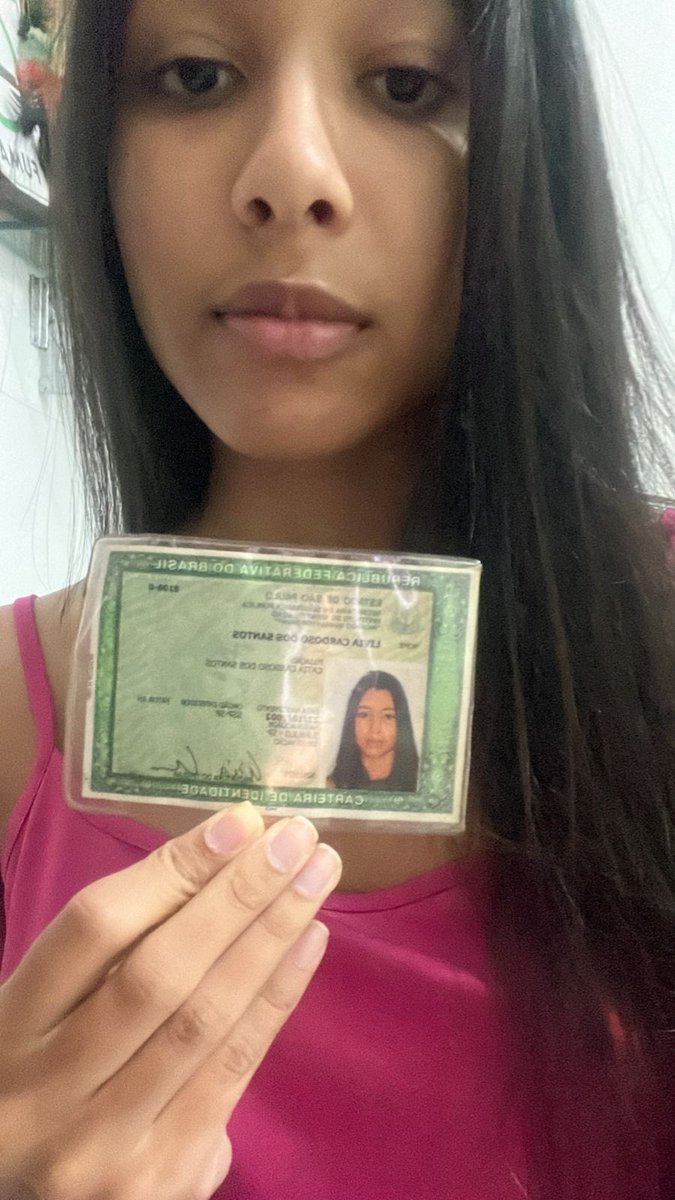 Kwlitz's tweet photo. REPASSANDO SÓ! 

essa moça estava vendendo ingresso do bts. mandei 1000 reais de entrada pra ela transferir para a conta da quentro e ela desapareceu e apagou as mensagens que tinha enviado. mandem para outros grupos LIVIA CARDOSO https://t.co/Ew3nIwx7MT