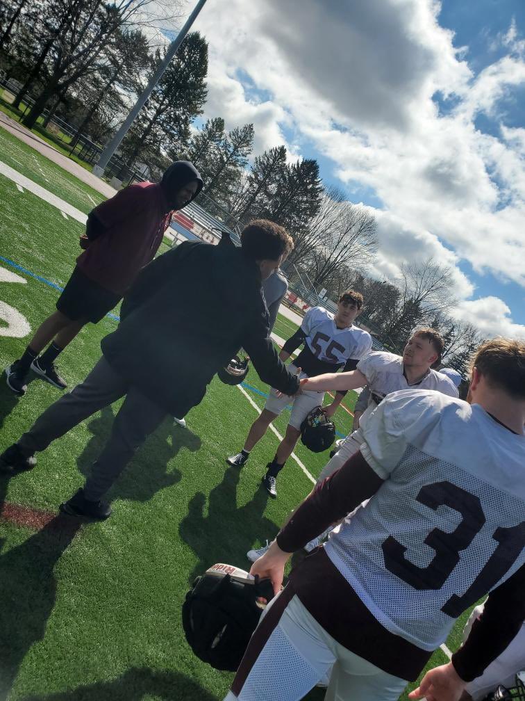 ChristianS77414's tweet photo. Great Junior Day visit.Good seeing old clipper teammate representing for the Cavaliers. Love the atmosphere and reception by all coaches,players,and staff.Great day all around! Thank You Walsh for the invite.  SWORDS UP!!

@CoachFank1 
@CoachMikeParis 
@jaylon20Doss 
@WalshUFootball 
@WalshUniversity