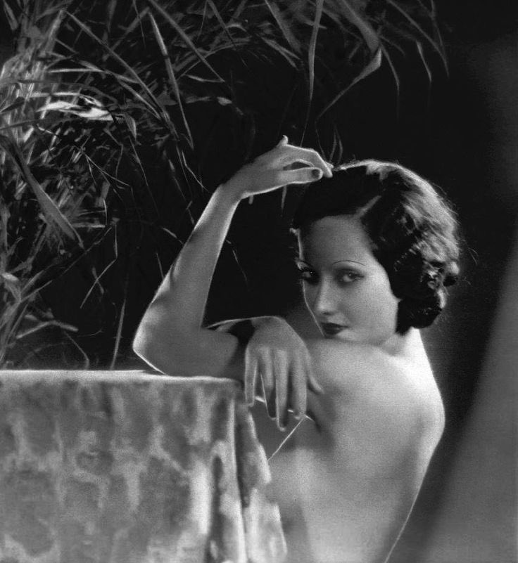 MerleOArchive's tweet photo. Merle Oberon, 1933. https://t.co/Nb1uNjw2zi