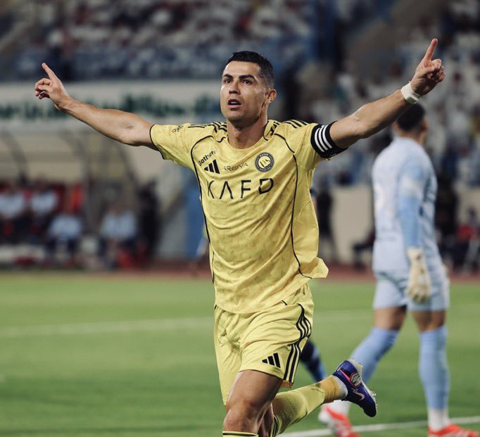 يشهد الله اني احبك 💛
<a href="/Cristiano/">Cristiano Ronaldo</a>
#النصر_الأخدود