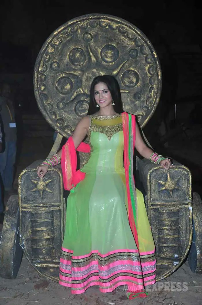 sunnyleone's super fans tweet media
