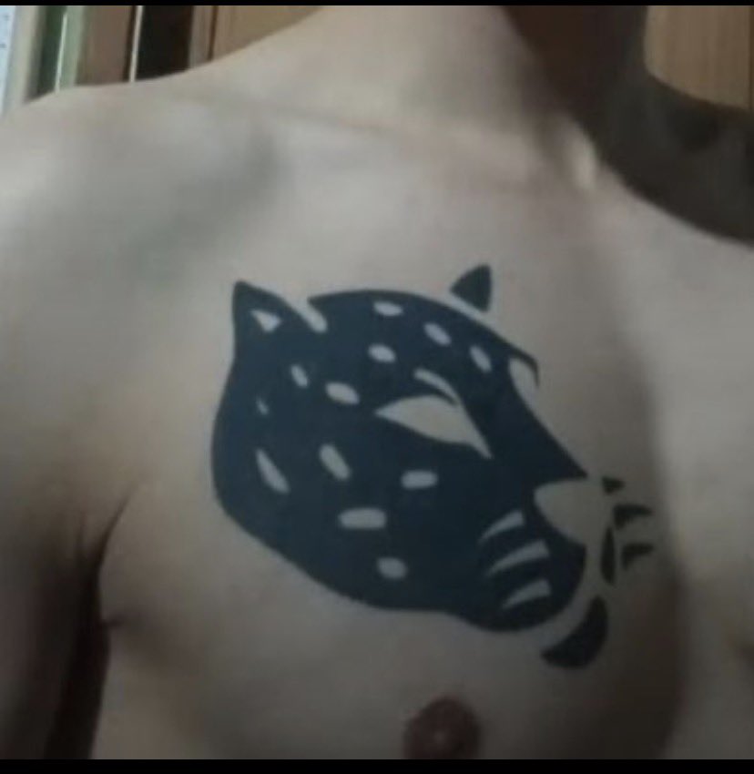 ✞Vηєησ tweet media