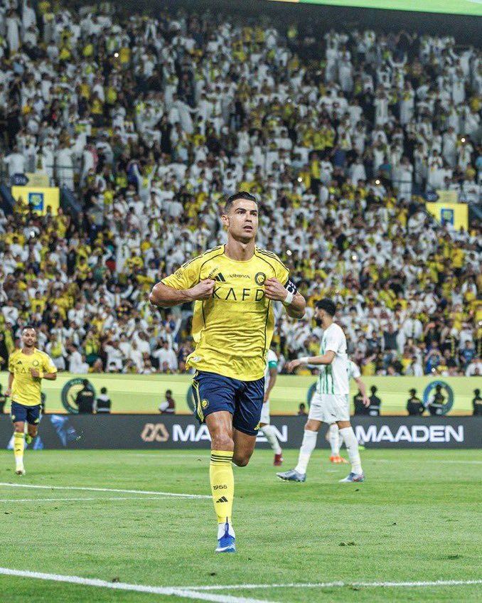 أنت في حضرة أفضل لاعب في التاريخ 💛
#النصر